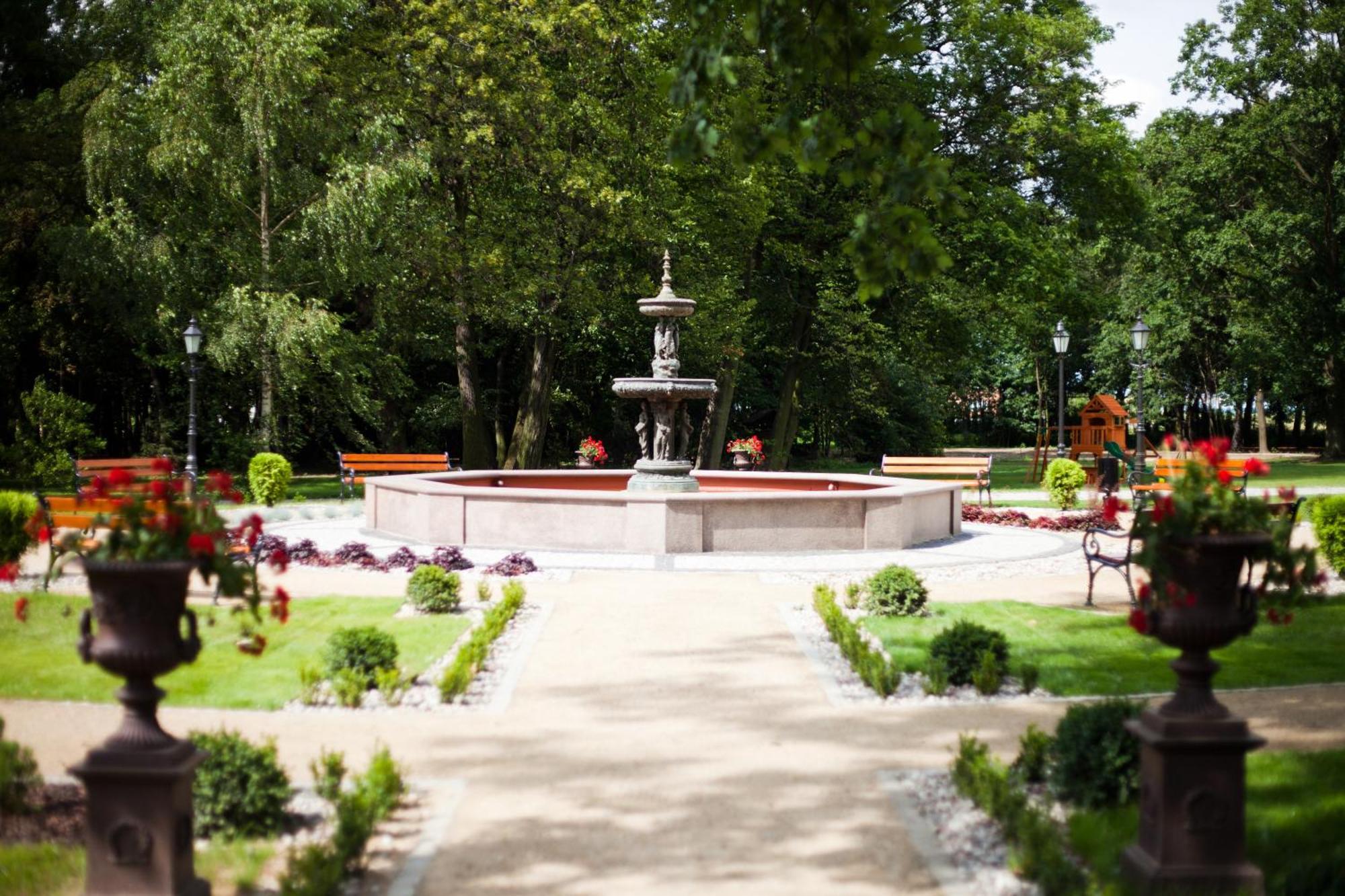 Palac Tlokinia Kaliszki 外观 照片